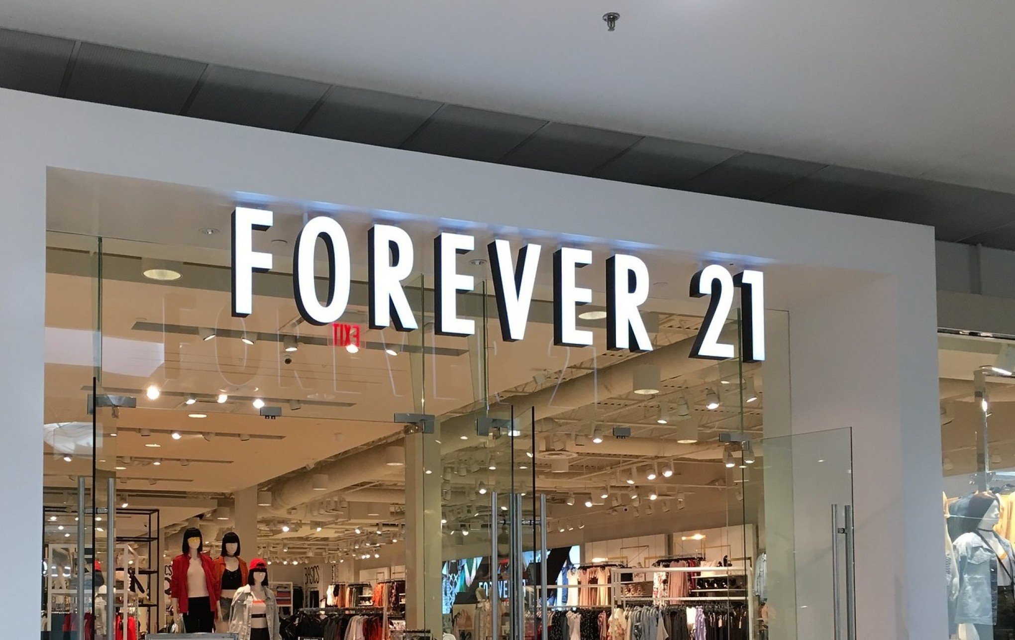 Forever 21 pede recuperação judicial e fechará mais de 300 lojas