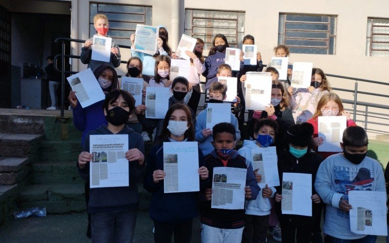 Turmas do 5Âº Ano da EMEF Senador Salgado Filho, de Gramado, fazem atividades atravÃ©s de reportagens do Jornal de Gramado