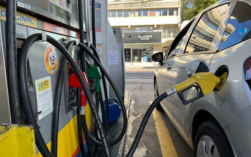 Gasolina pode se aproximar de R$ 6 em postos da região sem isenção tributária