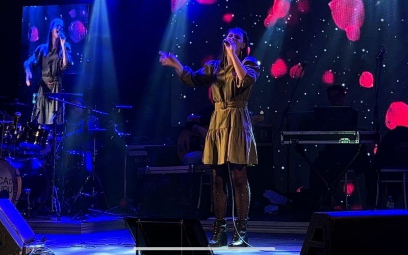Tayla Camara cantou "Gente Humilde", de Chico Buarque de Holanda