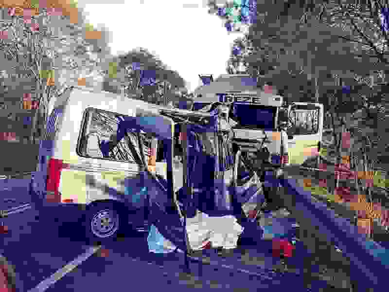 Acidente frontal entre van e caminhão deixou sete vítimas fatais em Constantina