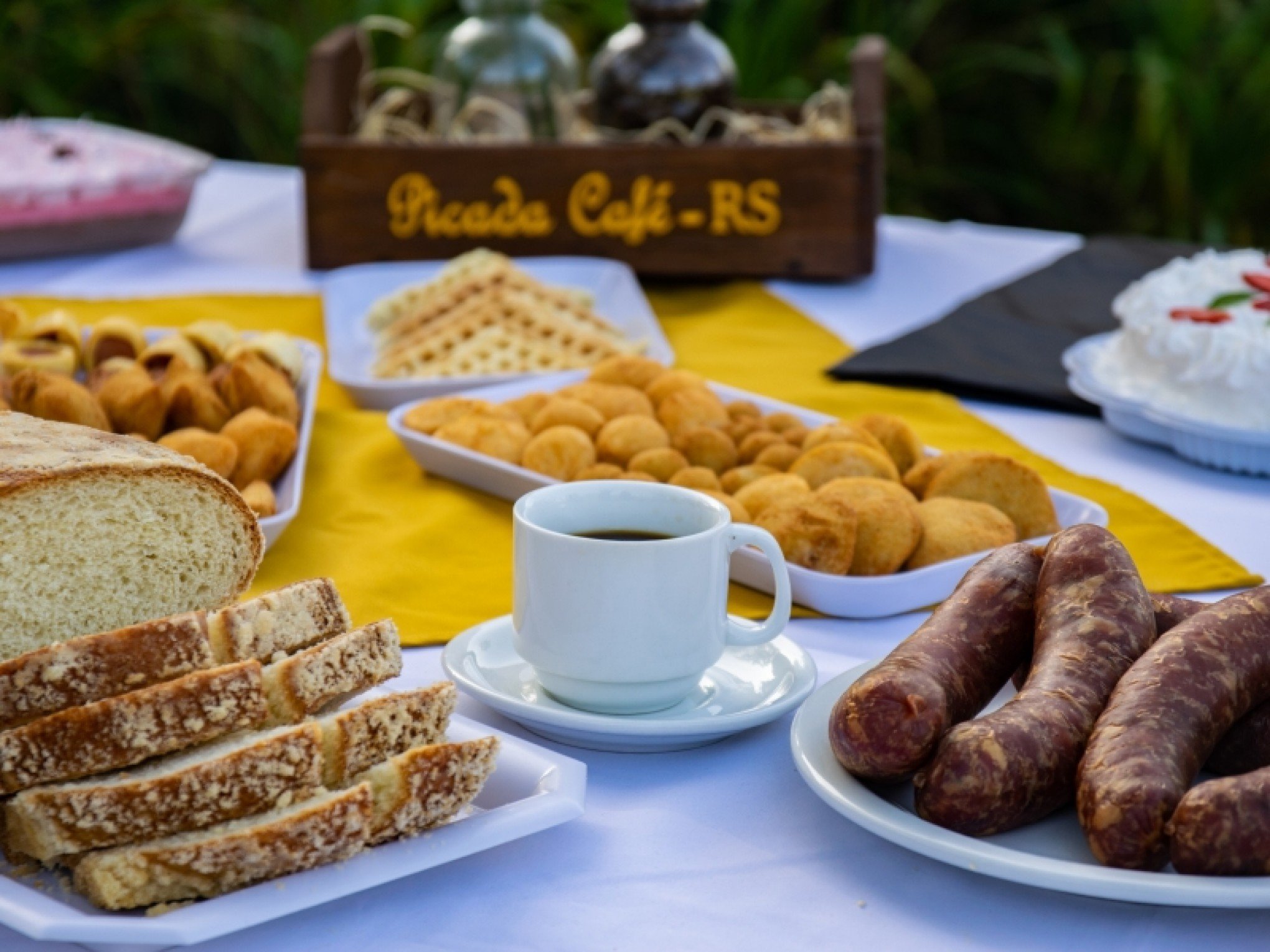 Festa do Café, Cuca e Linguiça e show gratuito com Chimarruts marcam final de semana