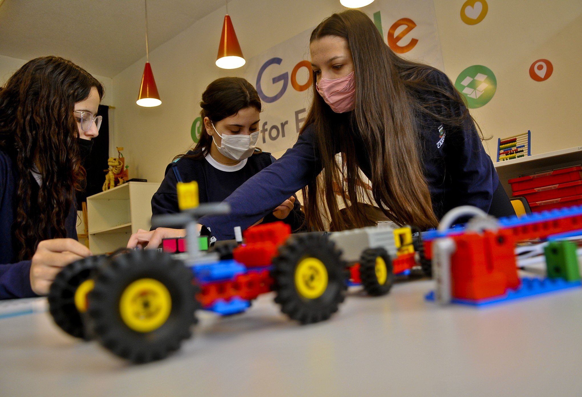 Alunos da rede municipal de Santos mostram talento com jogos, robótica e  programação