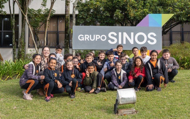 Alunos de Campo Bom visitam o Grupo Sinos
