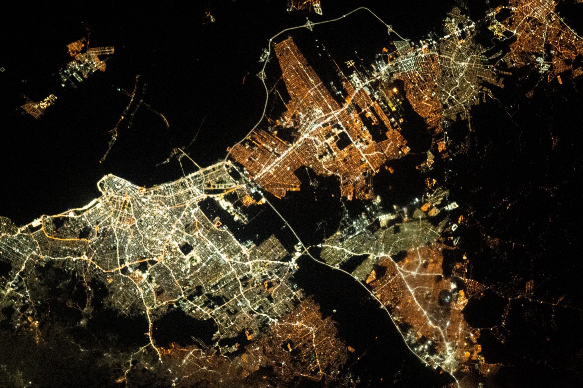 Cities in the metropolitan area are photographed by a NASA astronaut – Region
