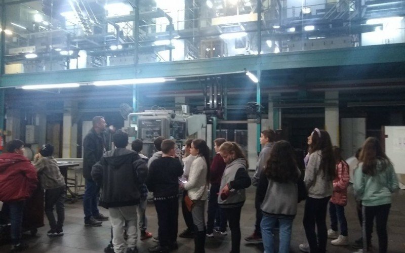 Estudantes de Lindolfo Collor visitam a sede dos jornais do Grupo Sinos