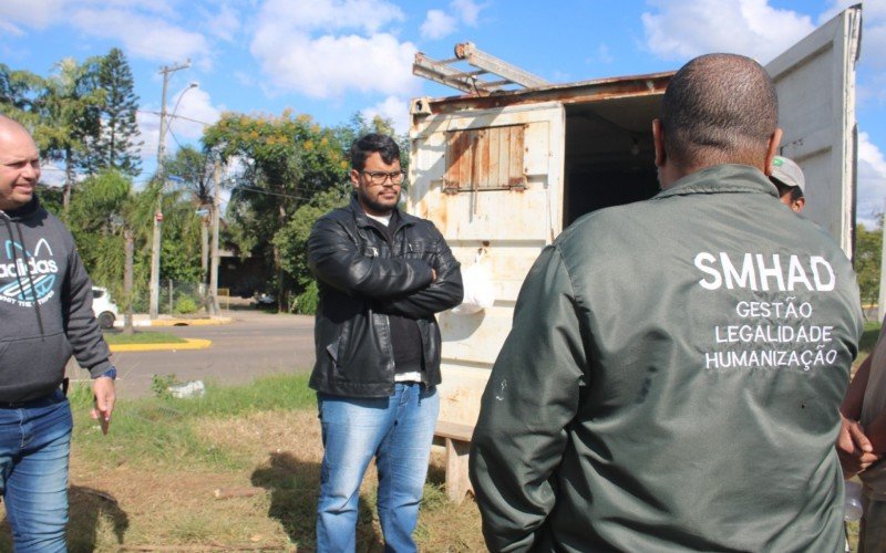 Após denúncia, agentes da prefeitura foram ao local averiguar a situação dos operários