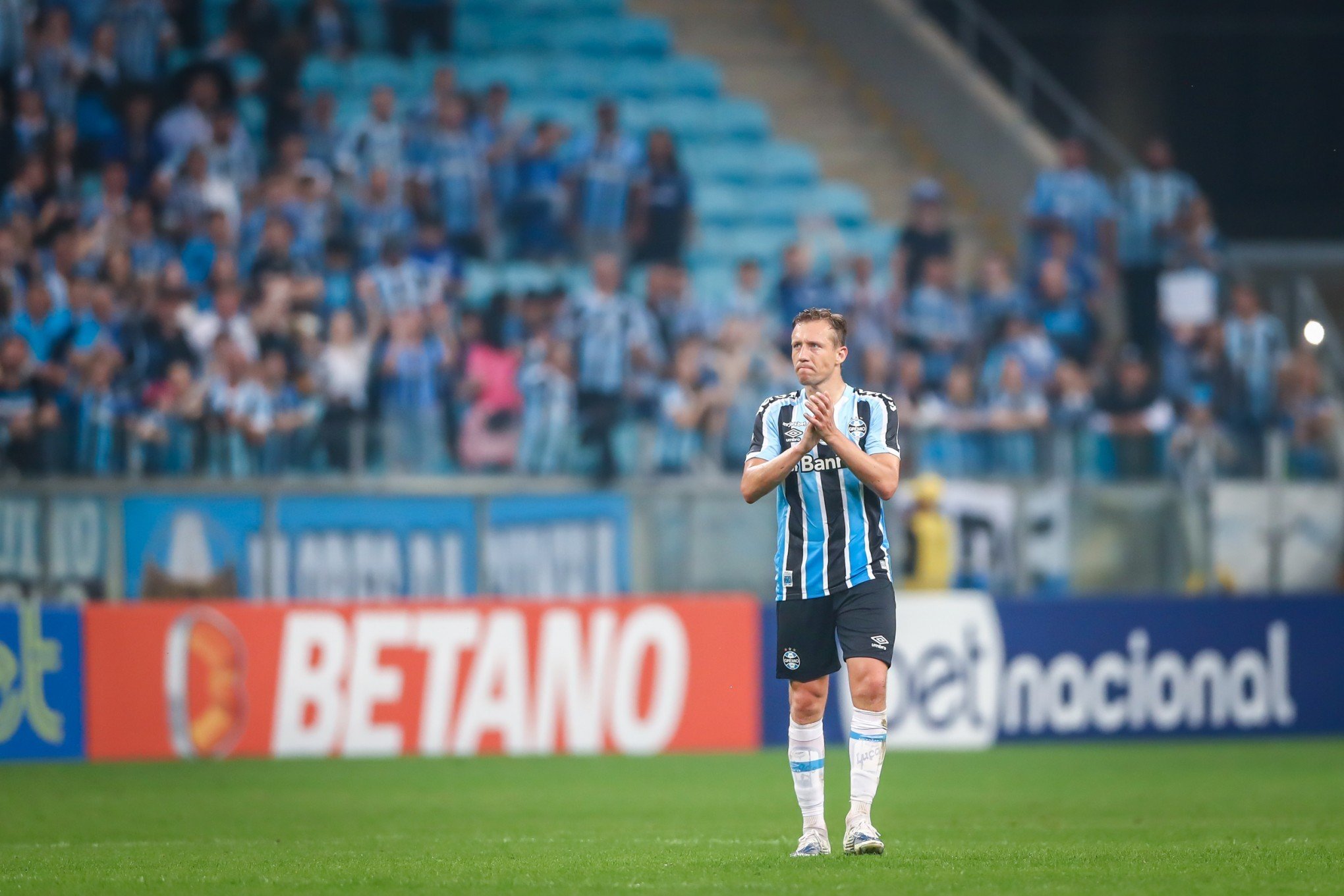 Grêmio vence Ponte Preta e vira vice-líder da Série B - Grêmio - Jornal NH