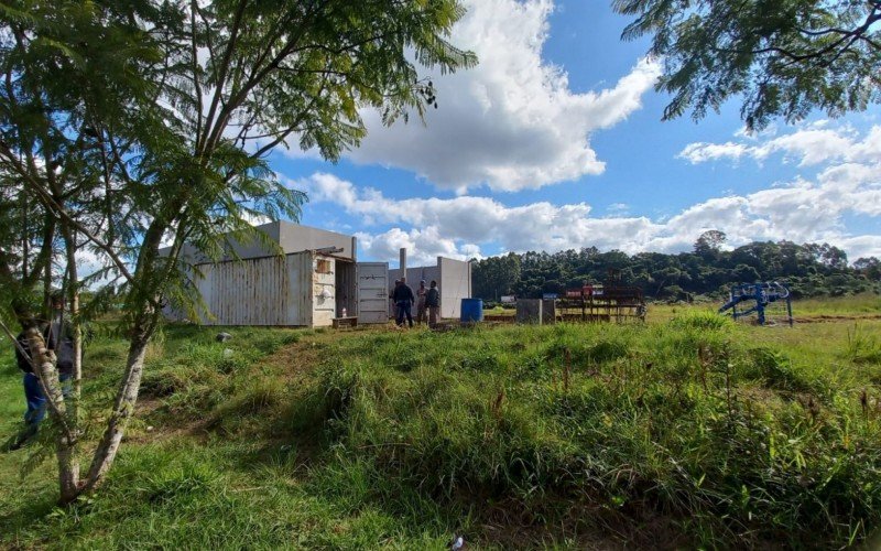 Contêiner ficava em canteiro de obra da contratante