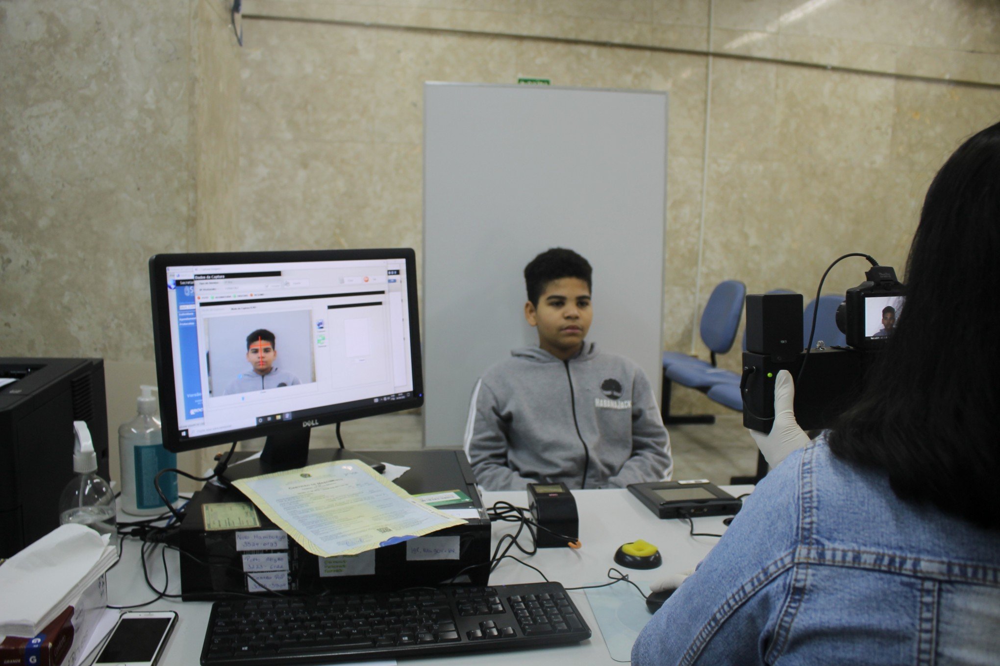 IGP inaugura equipamento digitalizado para confecção de carteiras de  identidade em Três Coroas - Secretaria da Segurança Pública
