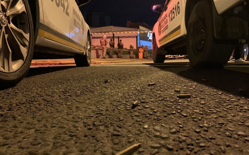 Assaltantes morrem após confronto com a Brigada Militar na Avenida Frederico Linck, no bairro Ideal, em Novo Hamburgo | abc+