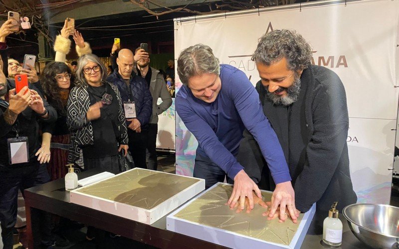 Marcos Palmeira deixou sua marca na Calçada da Fama em Gramado durante o Festival de Cinema de 2022 | Jornal NH