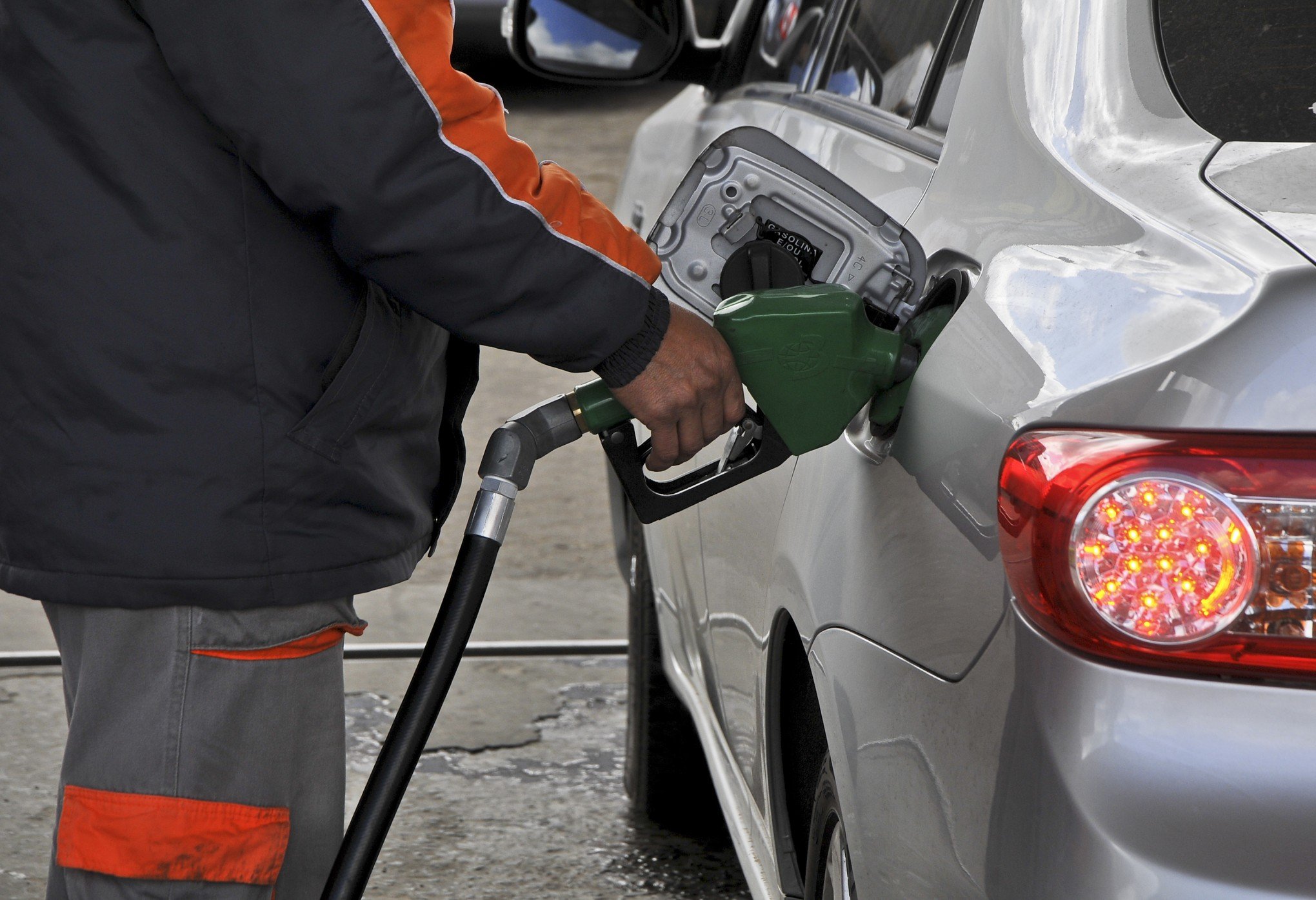 Postos aumentam valor da gasolina um dia antes do reajuste de ICMS; veja quanto custa abastecer