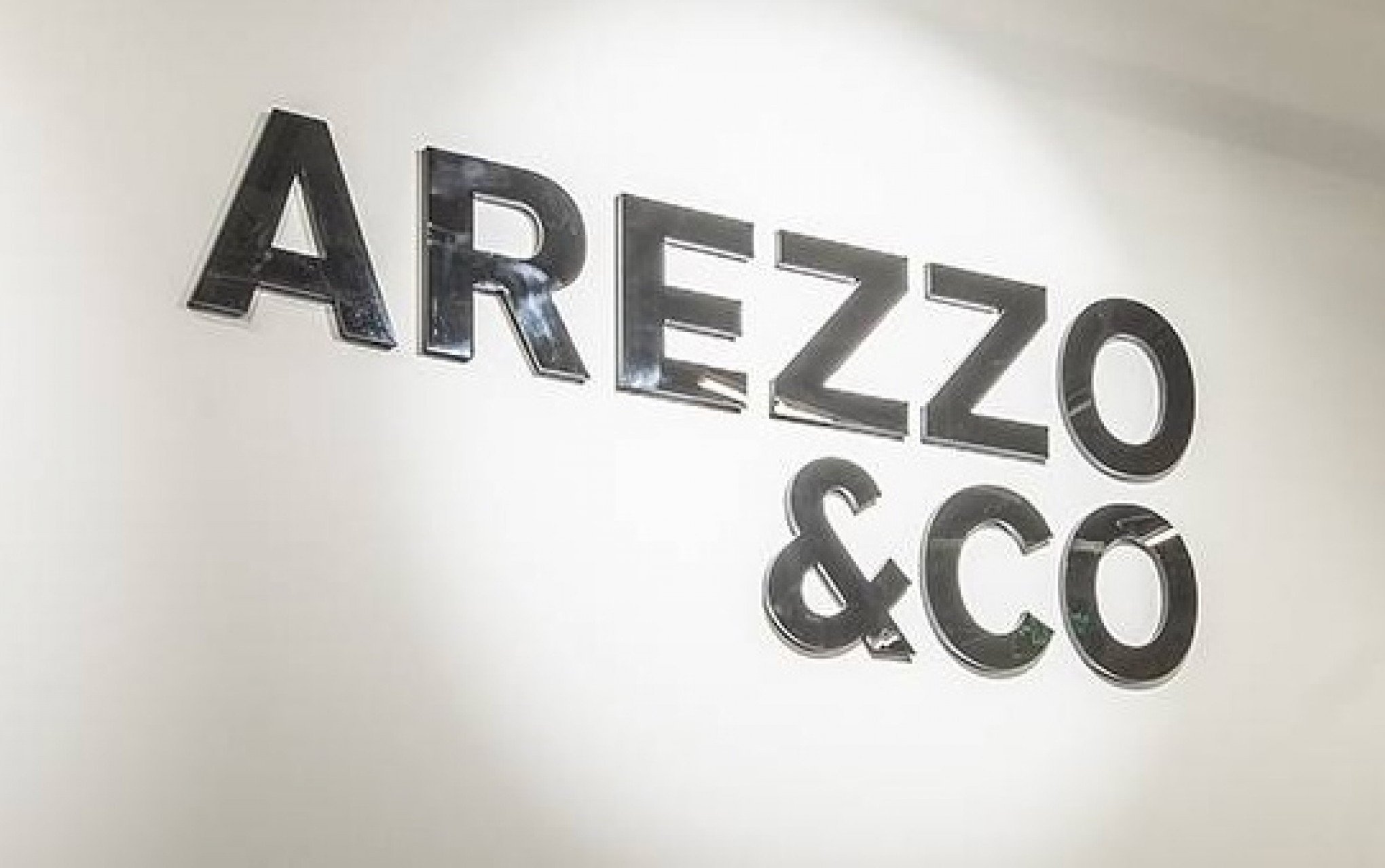 Arezzo conclui aquisi o de f brica e de empresa de sourcing