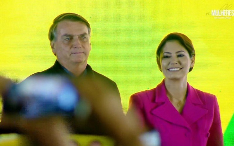 Jair e Michelle Bolsonaro no pavilhão da Fenac, em Novo Hamburgo | abc+