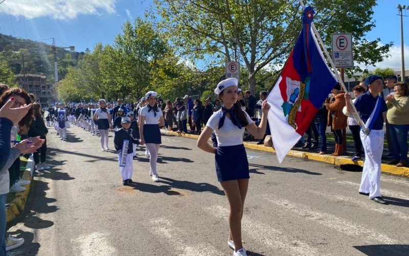 Desfile cívico ocorreu em 2022 no bairro Várzea Grande, em Gramado