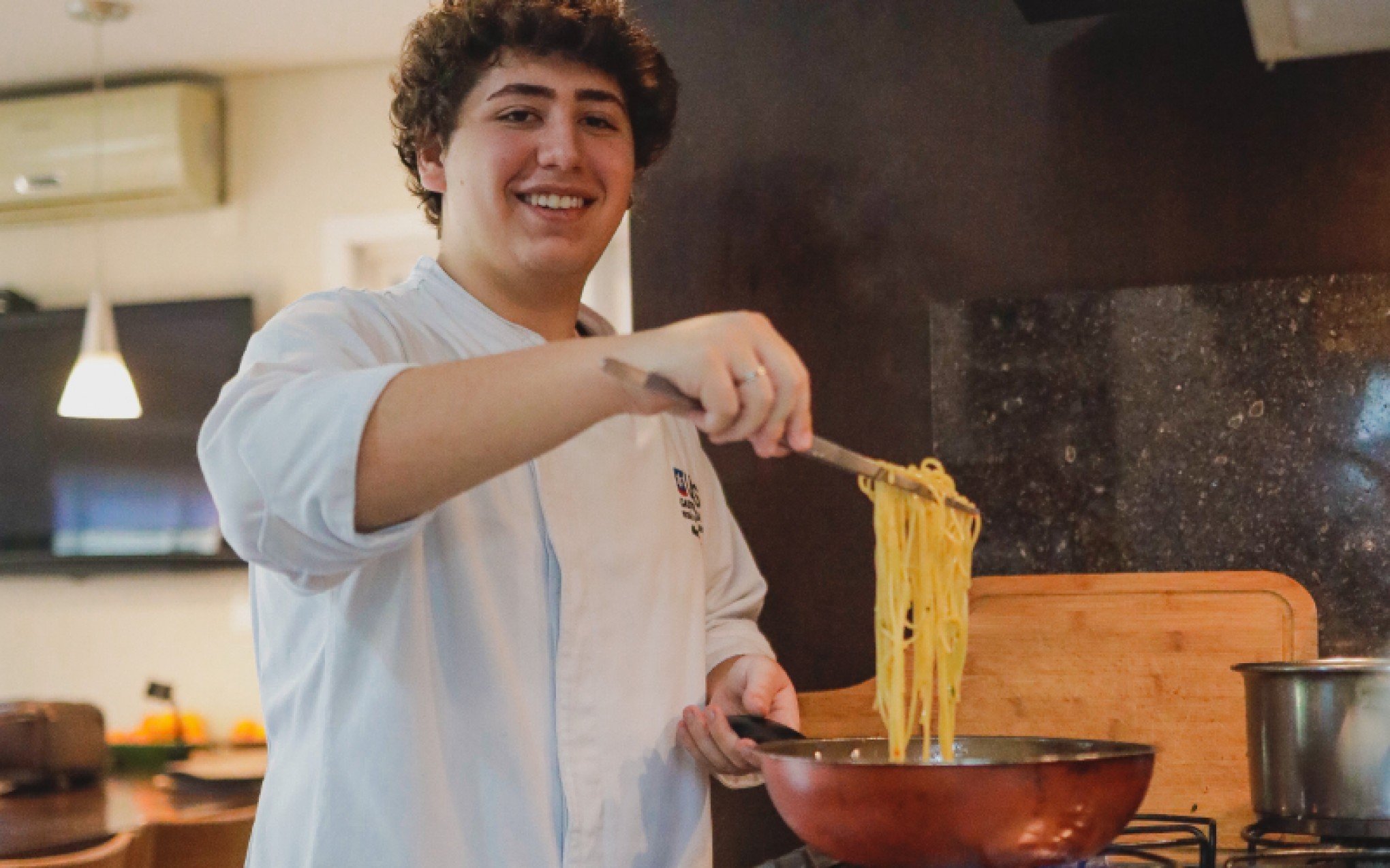 TV Miramar - Chef Kátia prepara, no programa Belas Manhãs, Frango xadrez  com apas. Fique atento ao passo a passo da receita. #tvmiramar #belasmanhas  #culinaria #mozambique