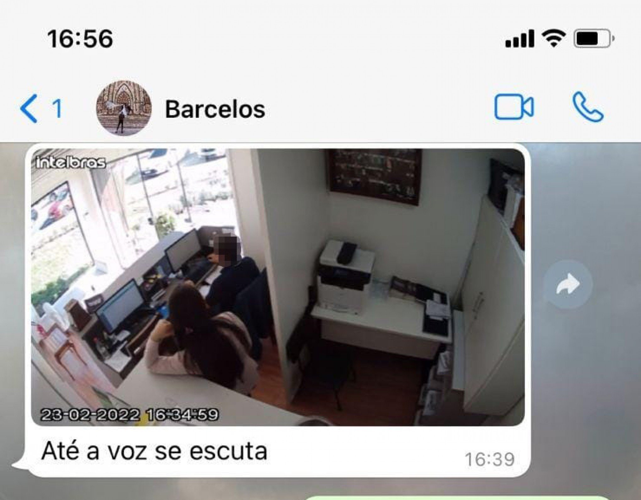 Jovem diz que padre enviava mensagens com fotos dela na mesa de trabalho | abc+