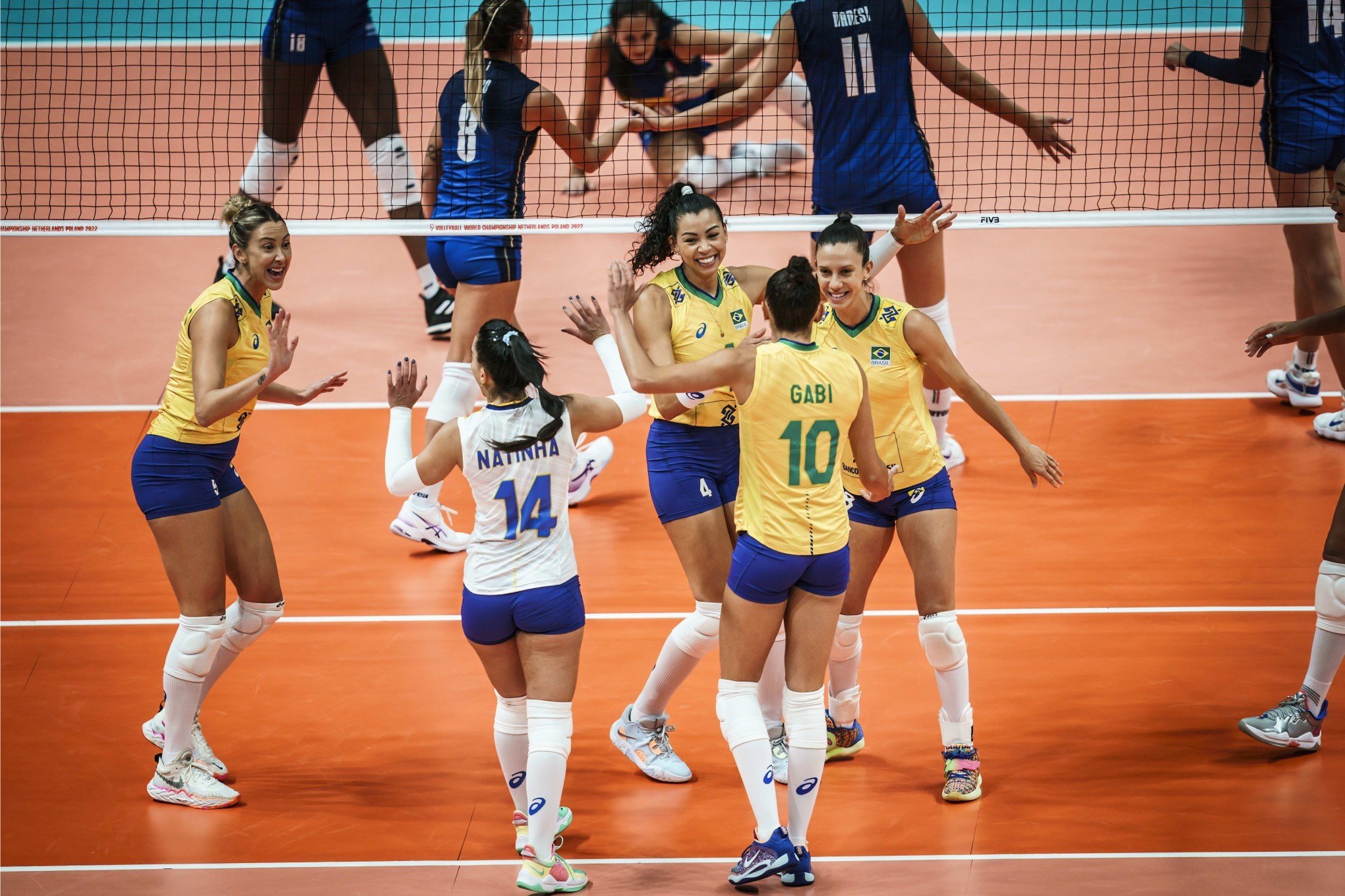 Brasil sofre, mas derrota Itália no tie-break no Mundial de vôlei feminino  