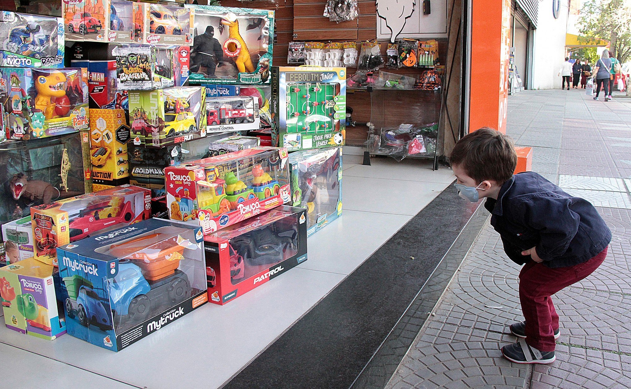 Supermago estreia loja com foco em crianças e adultos também