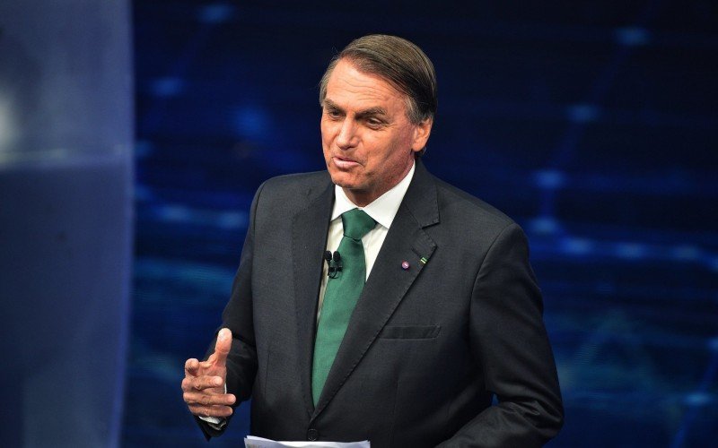 Bolsonaro volta a questionar derrota e diz que 'governo Lula não vai durar'