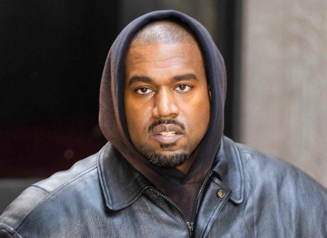 Kanye West encerra parceria com a Gap e anuncia que vai abrir suas próprias  lojas - Estadão