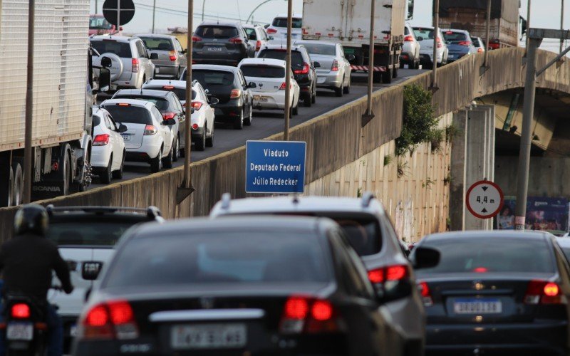 Congestionamentos na região do viaduto da Scharlau, entroncamento da BR-116 com a RS-240, eram rotineiros antes da conclusão das obras executadas pelo Dnit | abc+