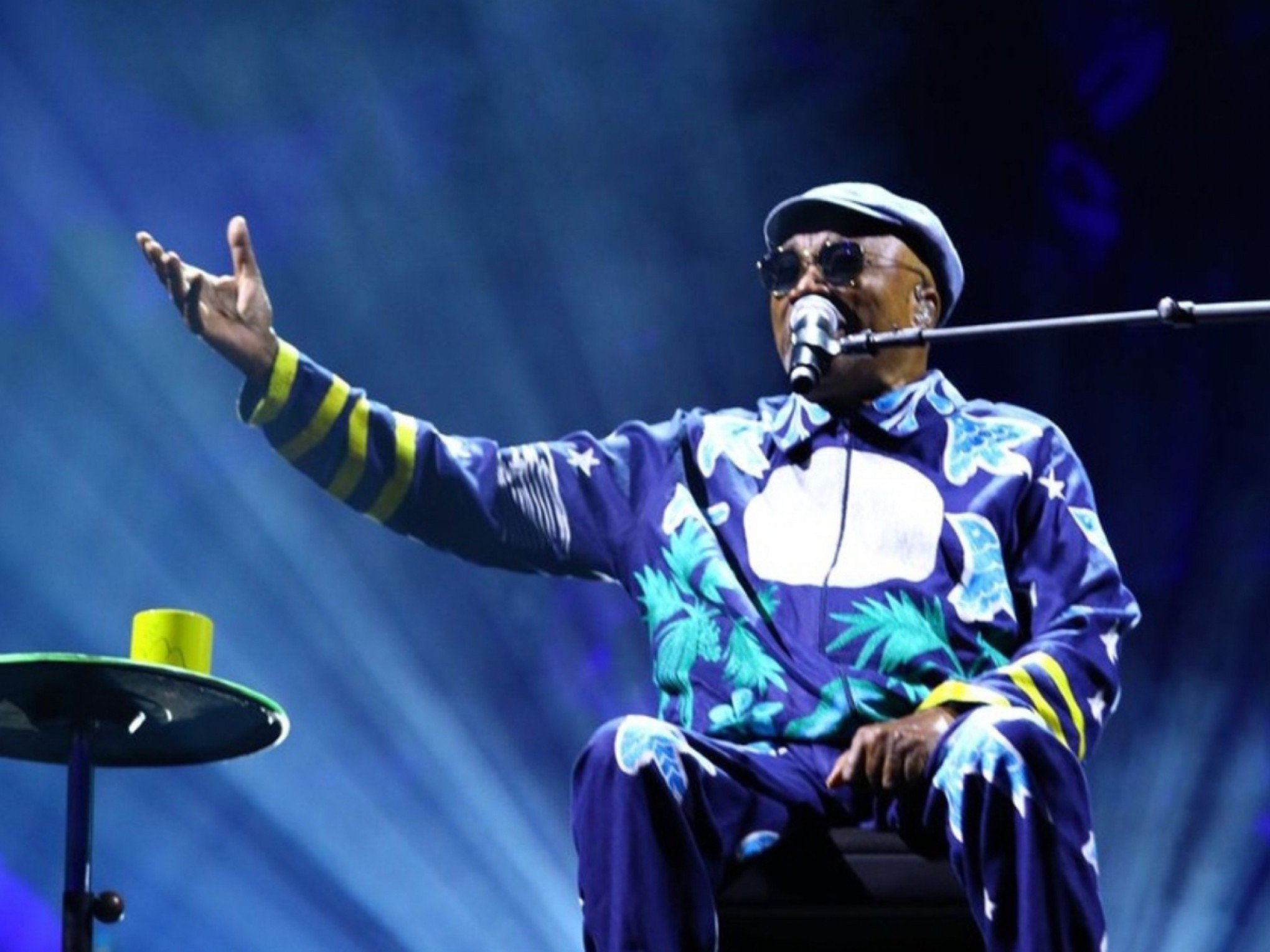 Em Show De Despedida Milton Nascimento Chora Canta Com Amigos E