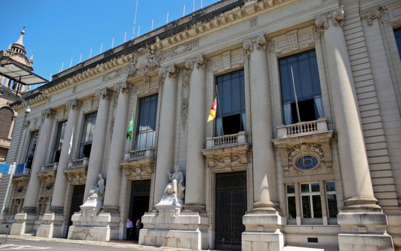 Governo do RS decreta ponto facultativo para servidores públicos nesta sexta-feira; confira serviços que não serão afetados
