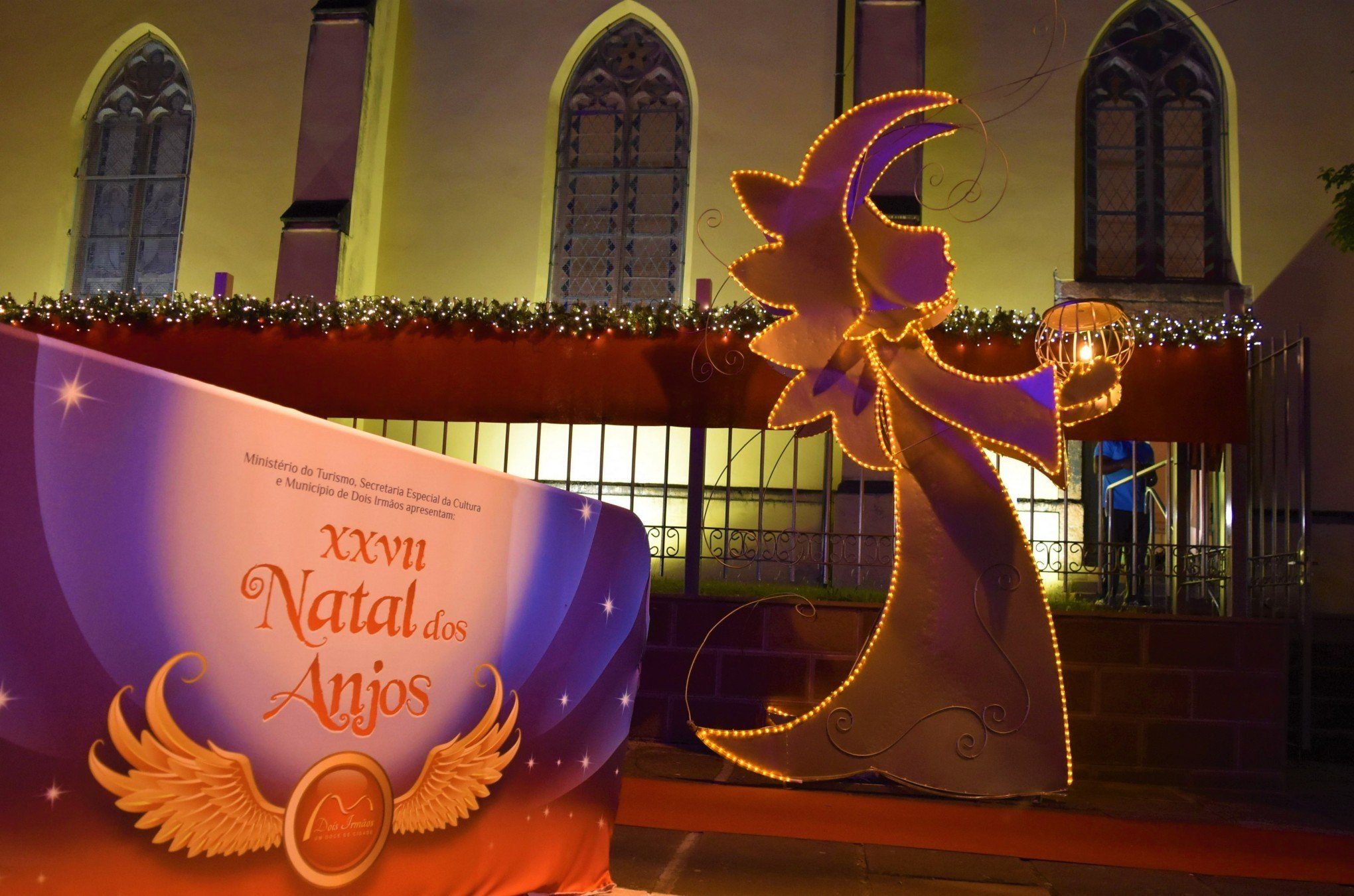 Agência ALESC  Em Bombinhas, Paulinha chama atenção para a linda decoração  natalina