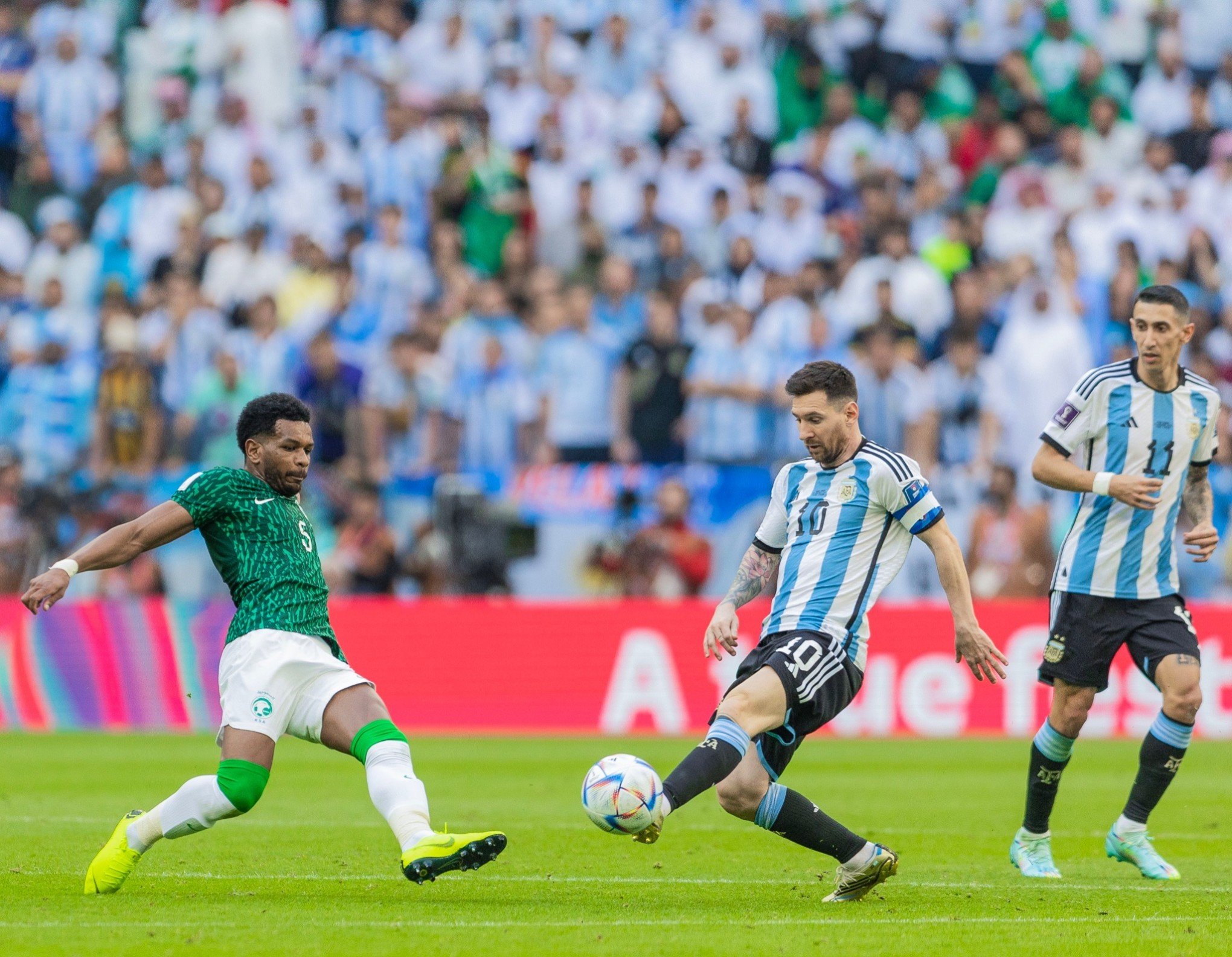Argentina é surpreendida e perde de virada para a Arábia Saudita na estreia