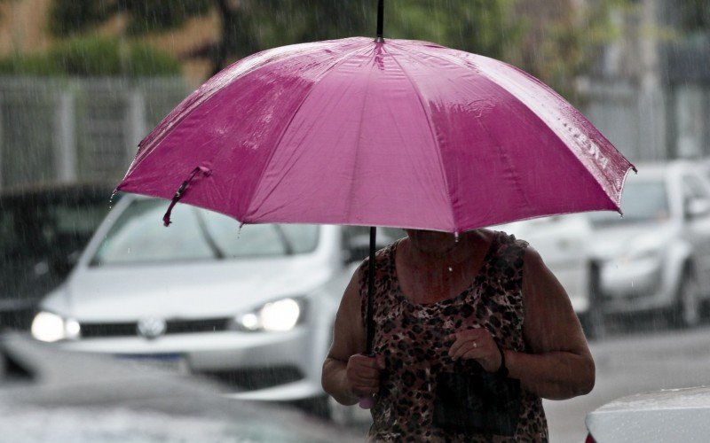 PREVISÃO DO TEMPO: Atmosfera quente e úmida aumenta risco de chuva volumosa no Rio Grande do Sul | abc+