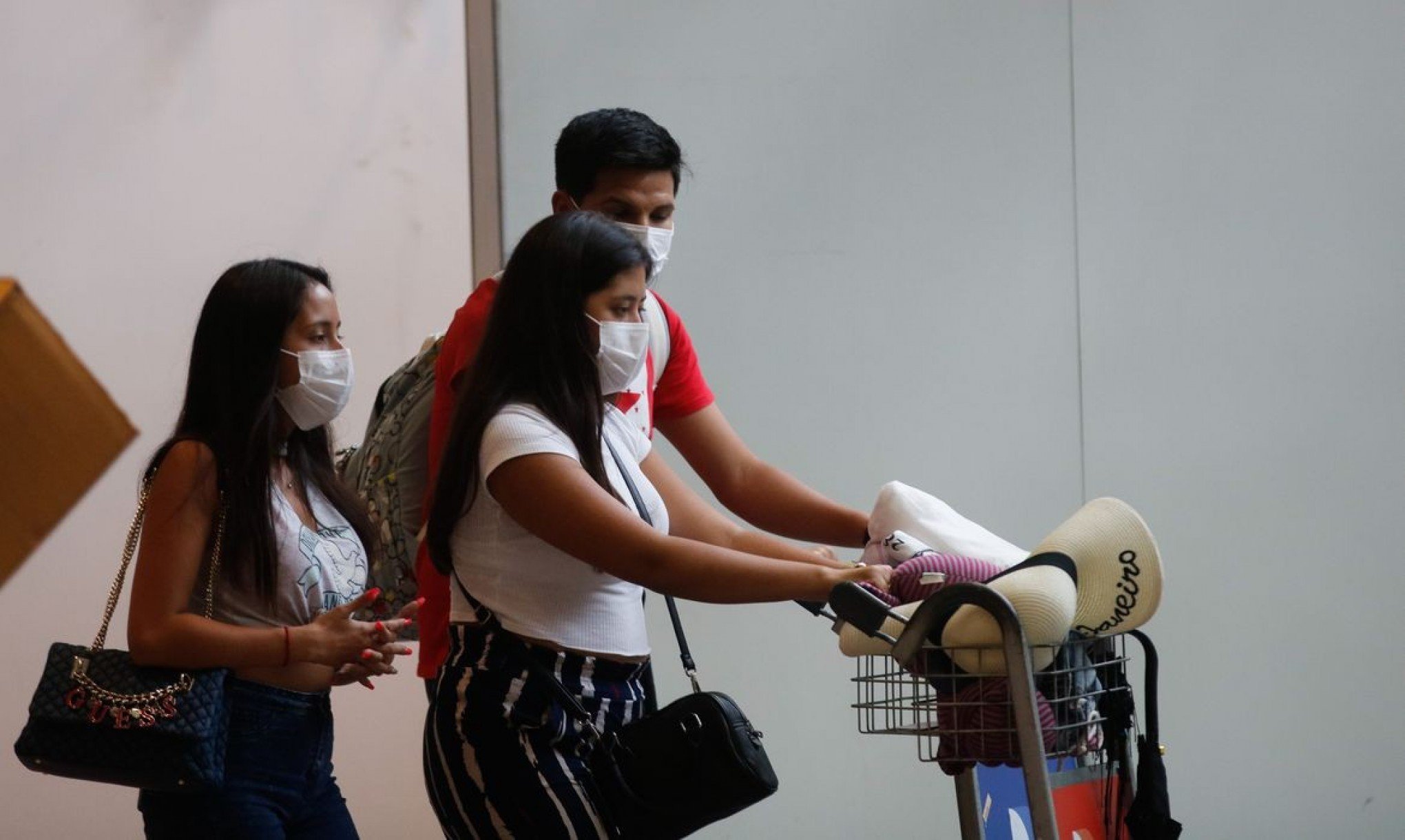 Anvisa derruba obrigatoriedade de máscara em aviões e aeroportos