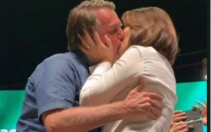 Michelle comemora 15 anos de casamento com Bolsonaro | abc+