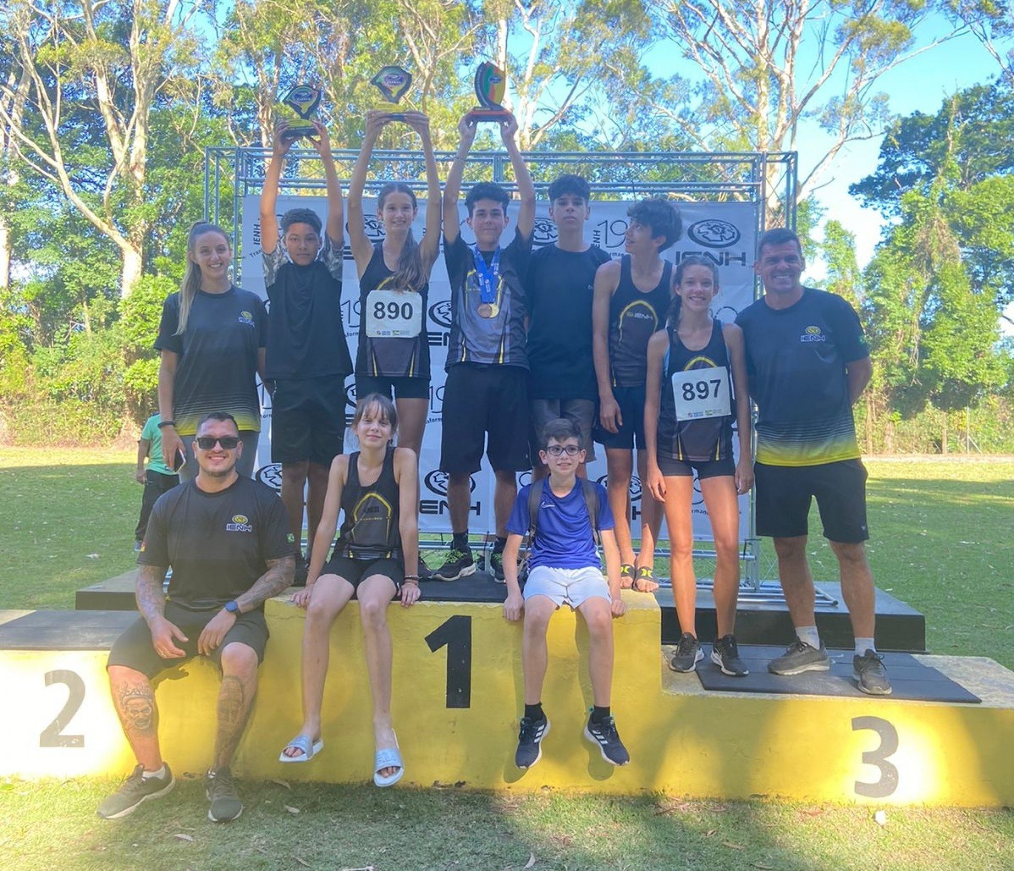 Atletismo da IENH conquista 54 medalhas no Troféu IENH de Atletismo -  Educação Básica - Portal IENH