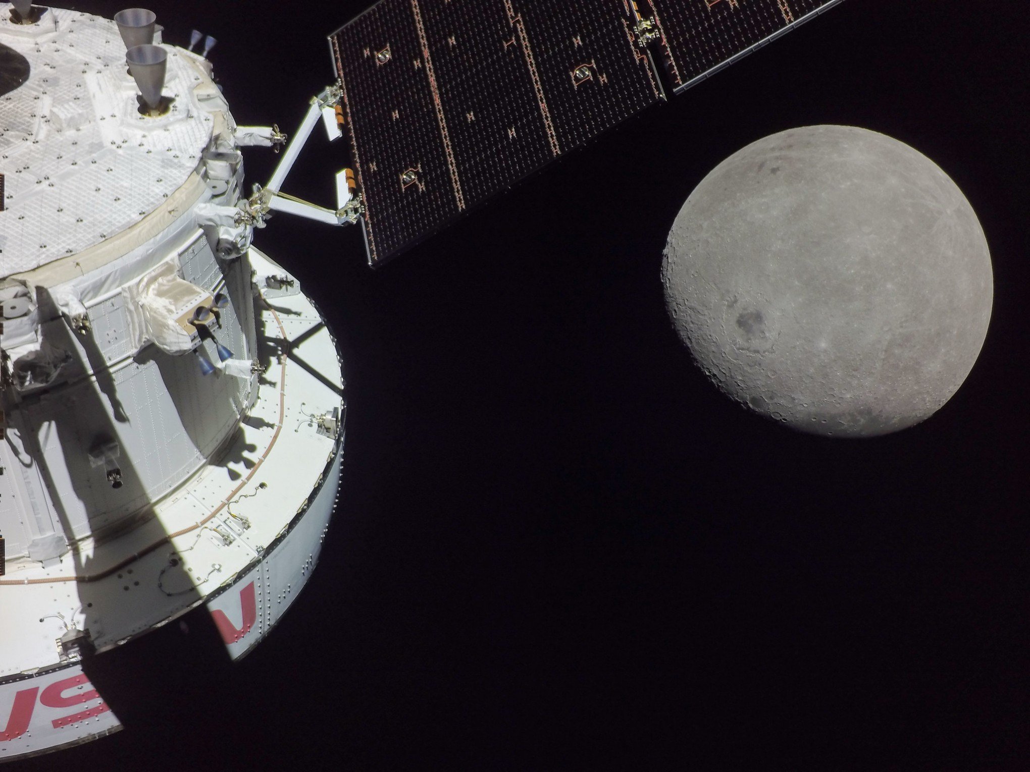 Cápsula Órion sobrevoa Lua com sucesso e inicia seu retorno à Terra