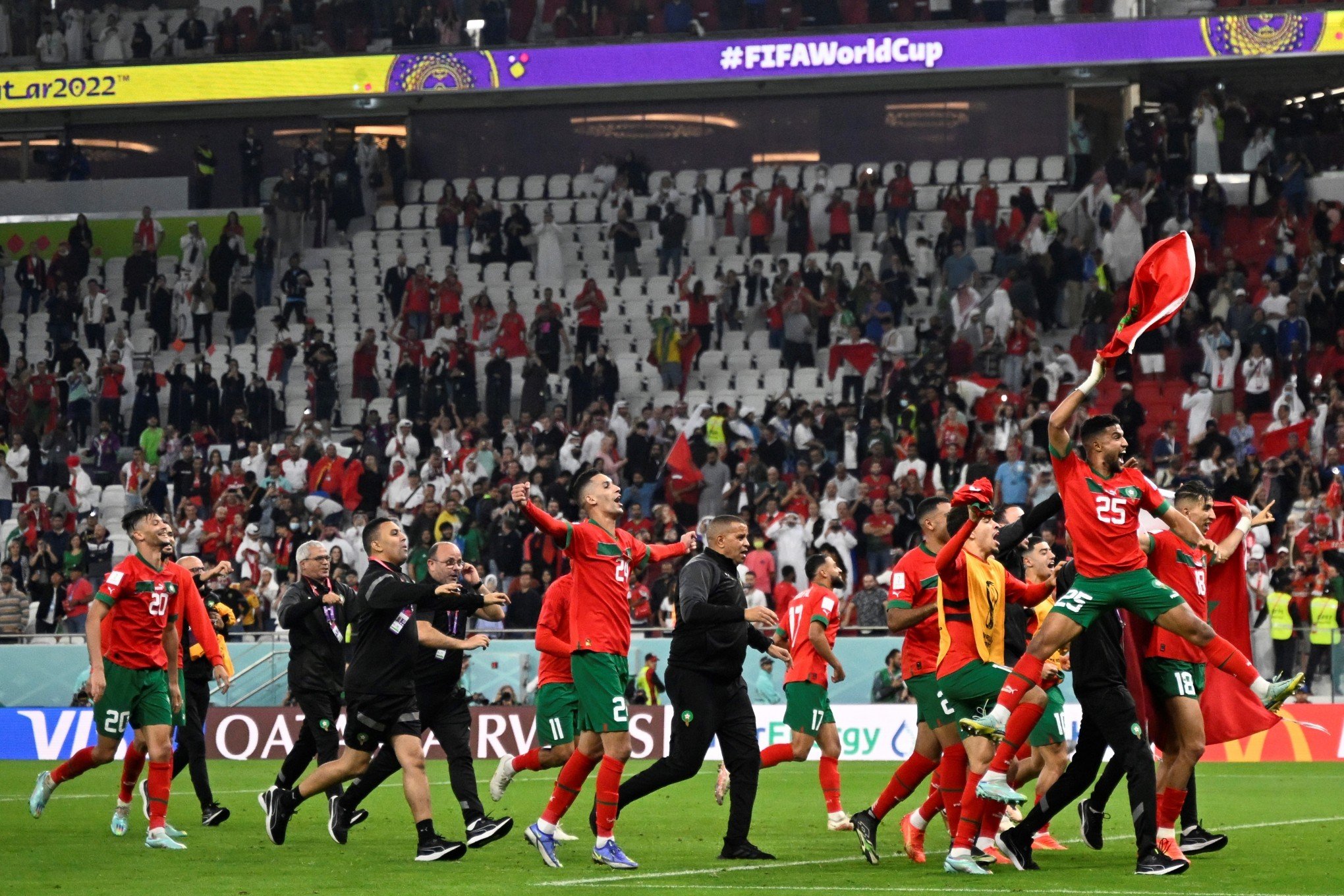 VÍDEO: os melhores momentos da vitória e classificação histórica de  Marrocos sobre Portugal na Copa