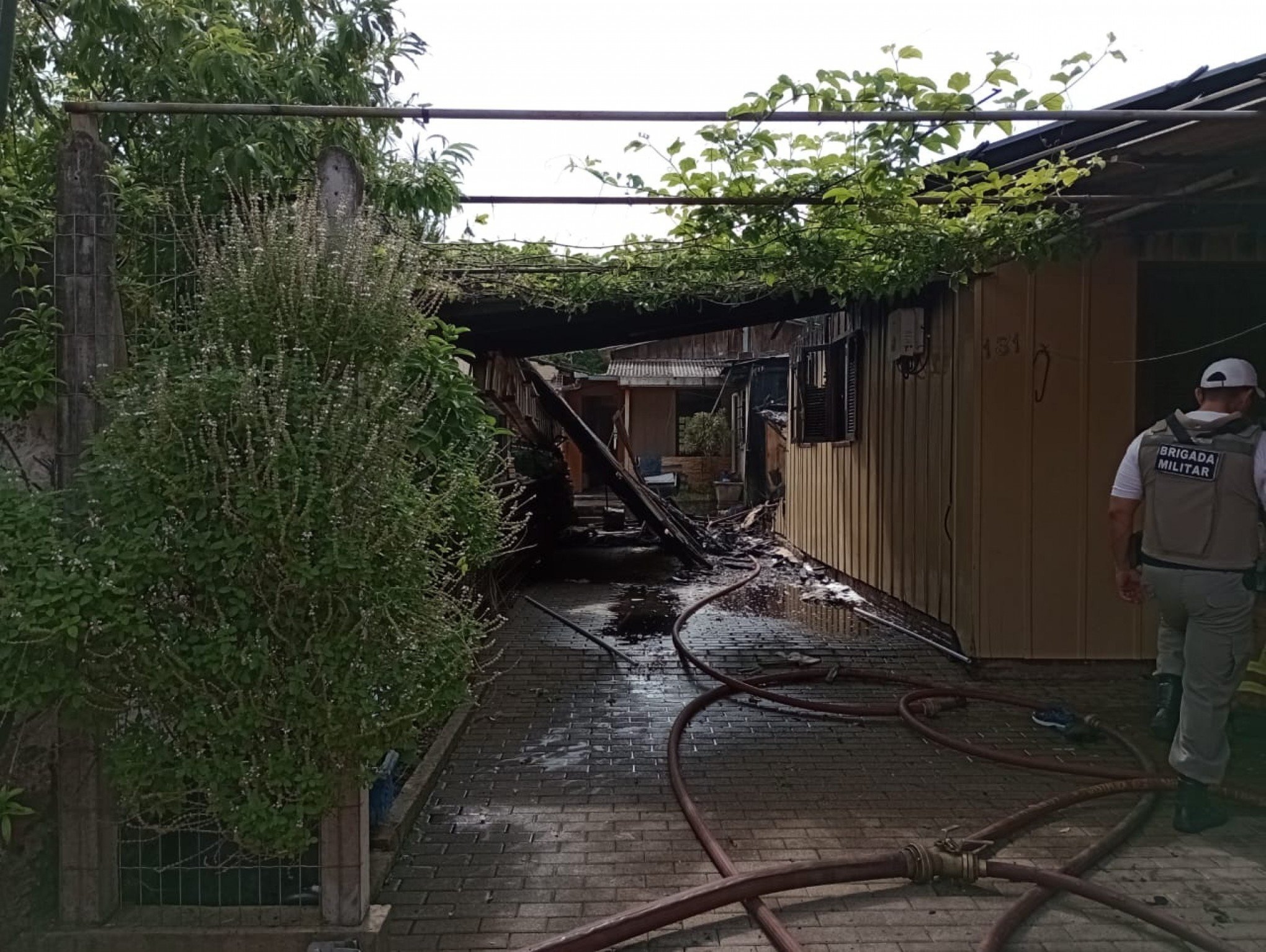 Casa pega fogo e fica destruída após criança brincar com vela no Oeste de  SC - Éder Luiz Notícias