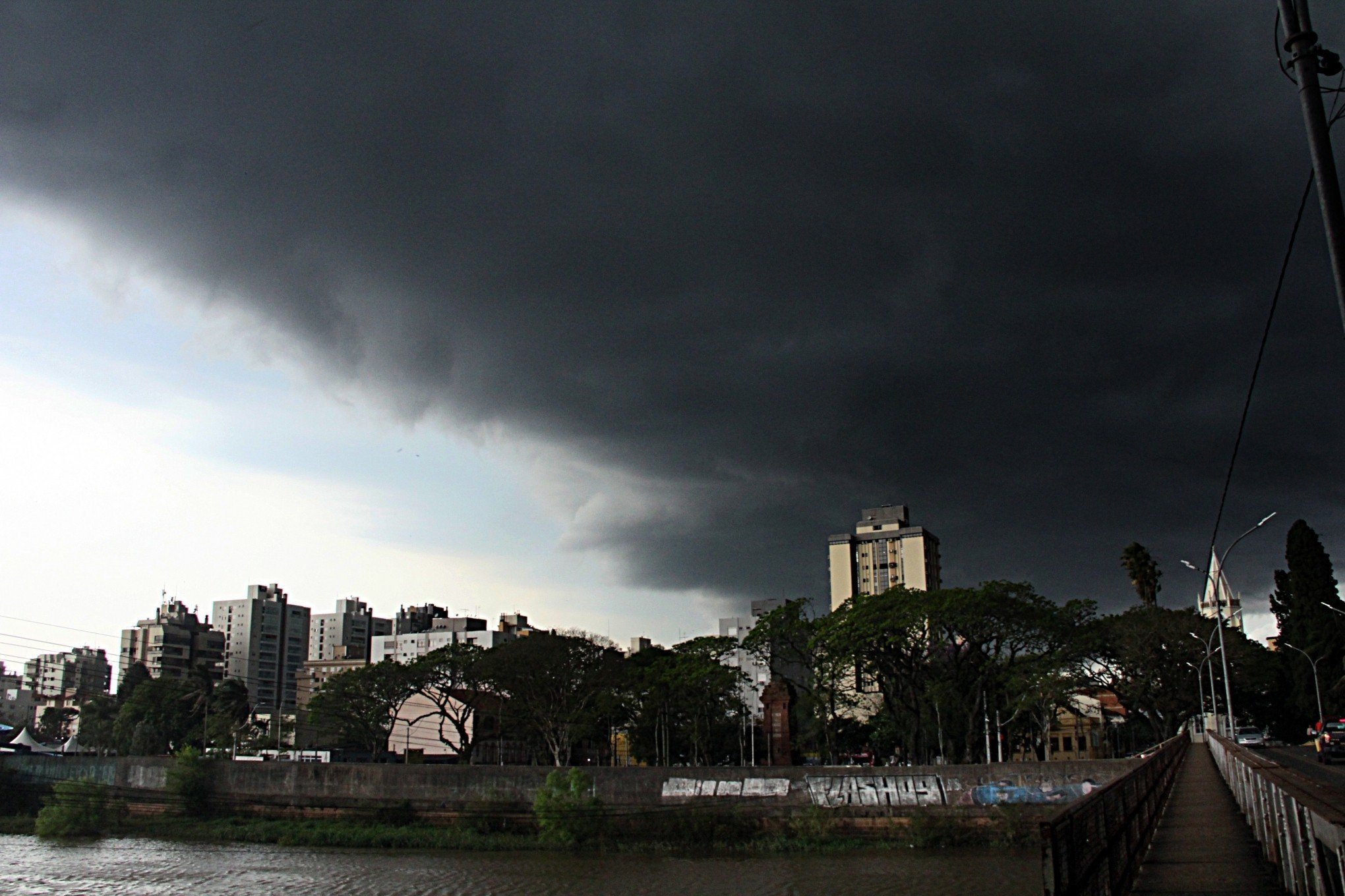 TEMPESTADE: Defesa Civil leopoldense dispara alerta climático