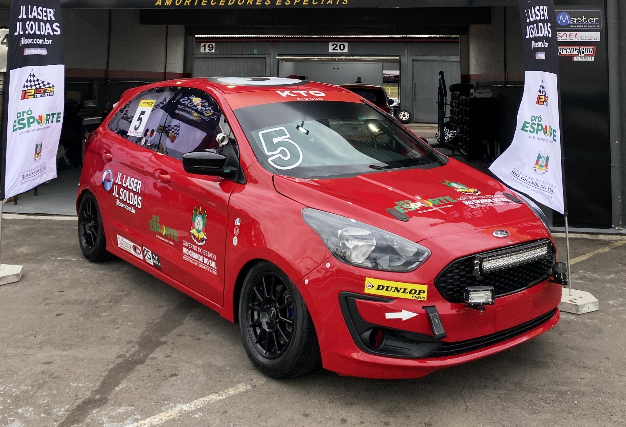 Carro do Kró rouba a cena em corrida de Tarumã RS