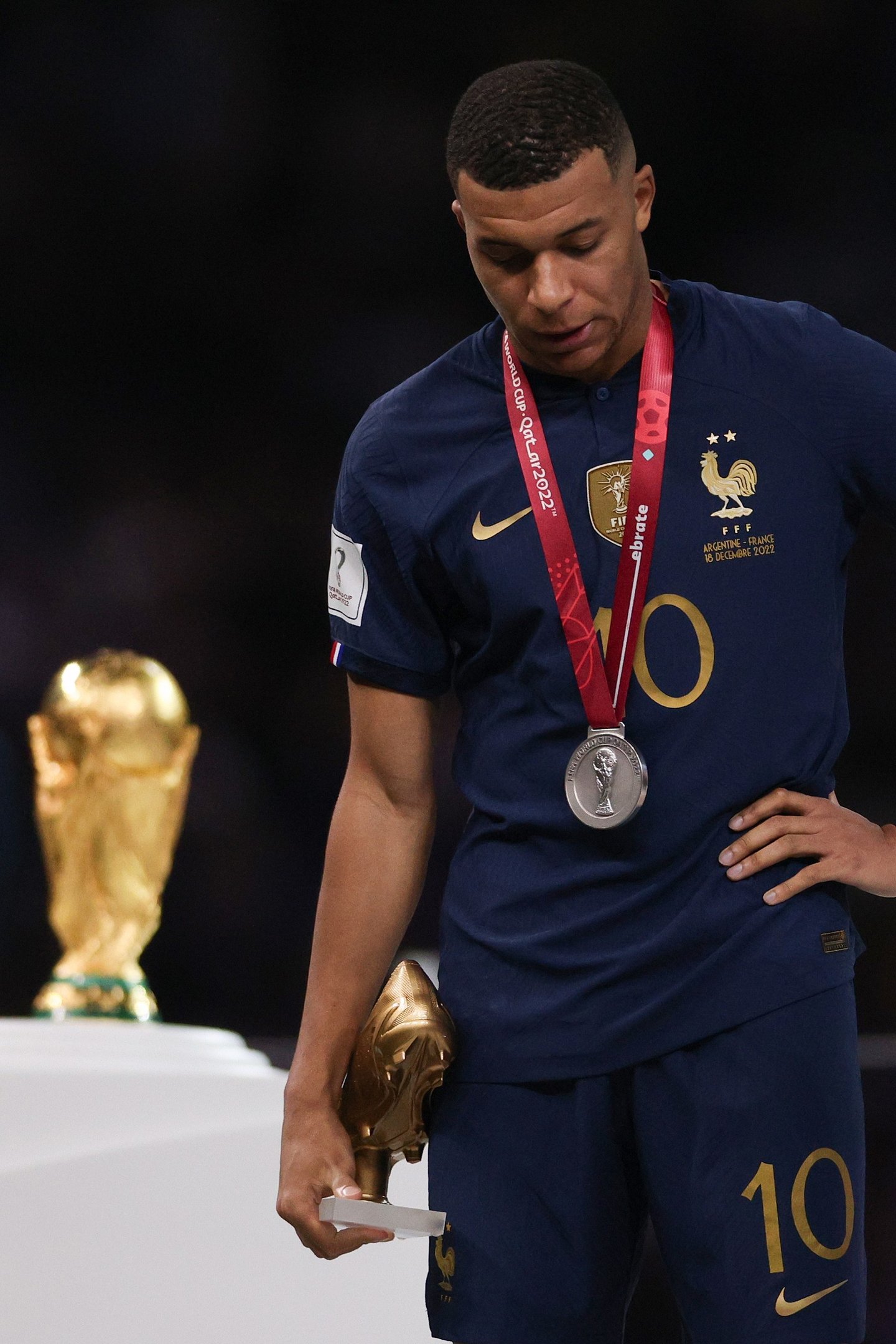 Autor de 'hat-trick' na final, Mbappé termina Copa como artilheiro