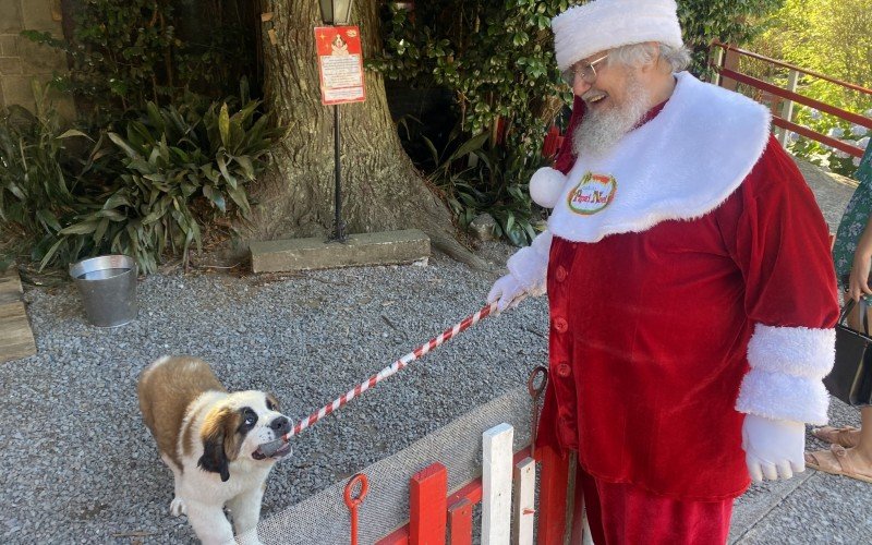 Aldeia do Papai Noel em Gramado, com Papai Noel Tadeu Salvador e Snow