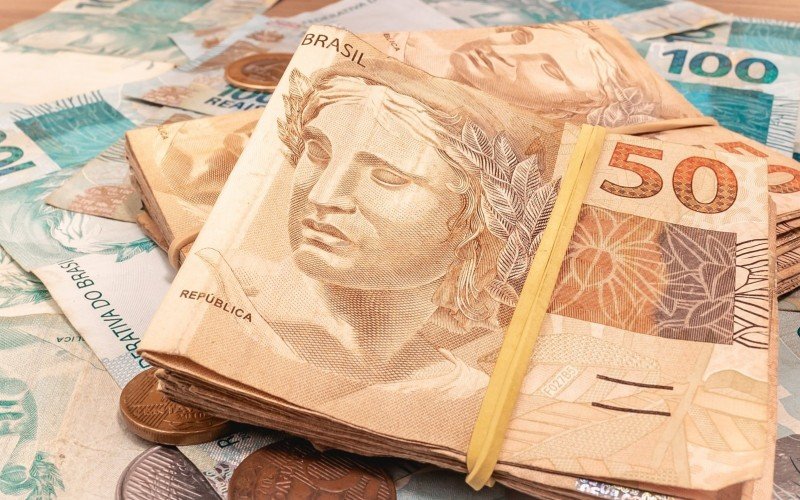 DINHEIRO LIBERADO: Saiba quem pode retirar abono salarial a partir desta segunda-feira