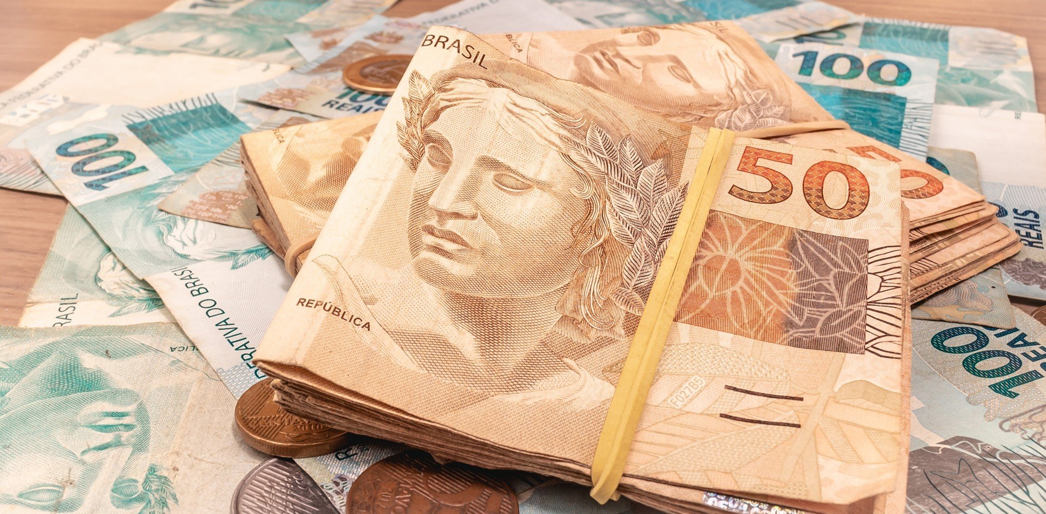 PRIMEIRO E MAIOR: Lote de R$ 7,5 bilhões da restituição do Imposto de Renda é pago aos contribuintes