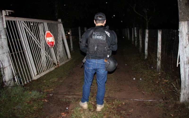 Dois sequestradores são mortos em confronto com policiais do Deic em sítio no interior de Portão; vítima foi resgatada | abc+