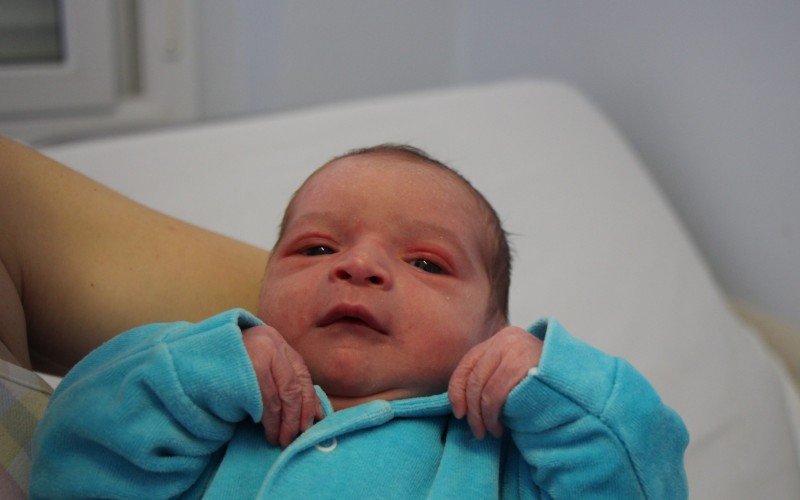 Luiz Miguel HOmem Dillenburg foi o primeiro bebê a nascer no Hospital Municipal de Novo Hamburgo em 2023