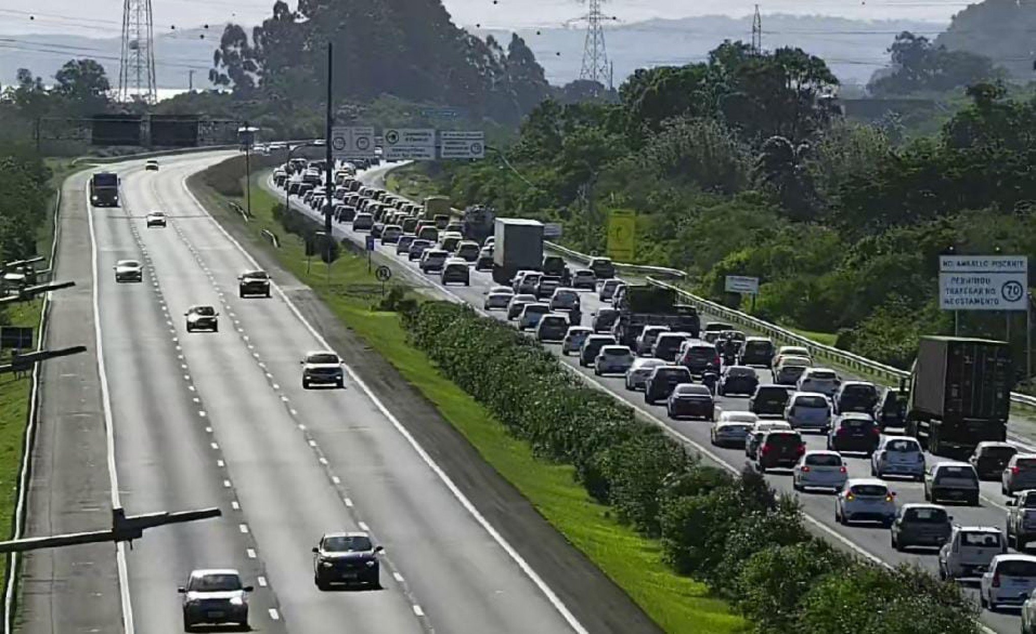 Fluxo de veículos no retorno do litoral gaúcho começa a se intensificar no fim da tarde deste domingo