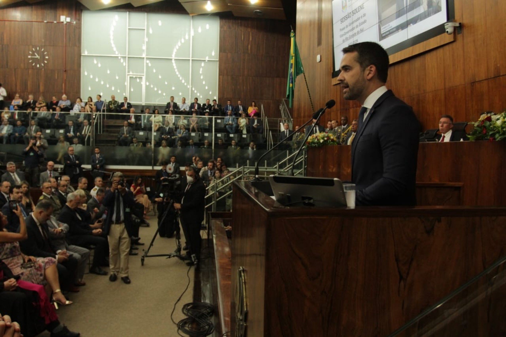 Leite defende primeiro governo e aponta continuidade do modelo fiscal em discurso de posse
