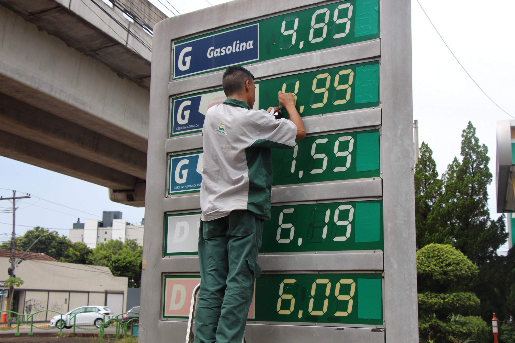 Combustíveis voltam a baixar a partir de segunda-feira