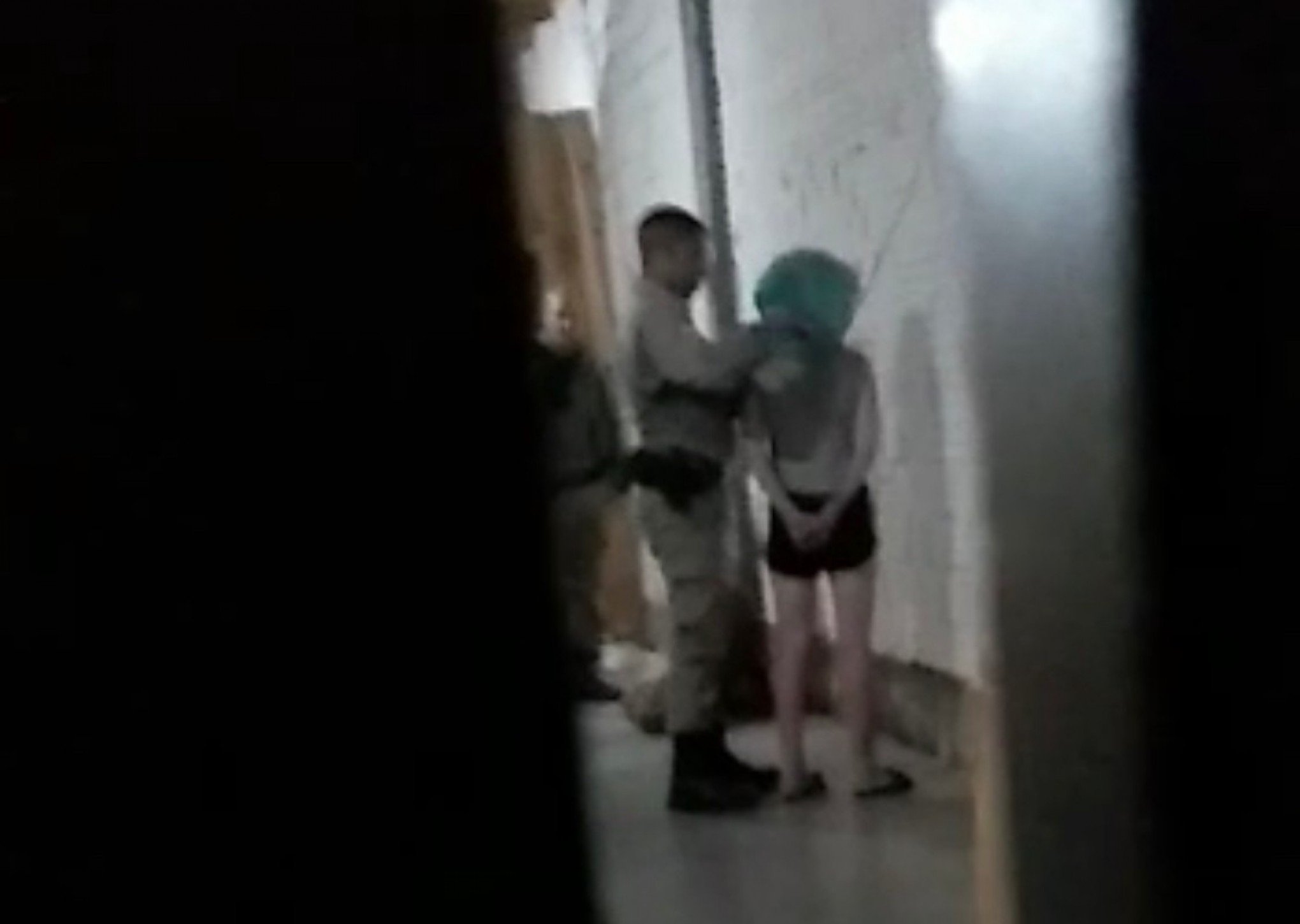 Brigadianos são presos por torturar mulher com sacola na cabeça em Novo Hamburgo